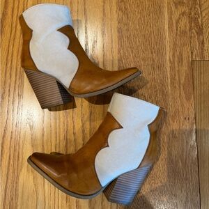 Qupid Tan and Cream Western Style Side Zip Ankle Booties and 3 1/2” Heel SZ 8.5